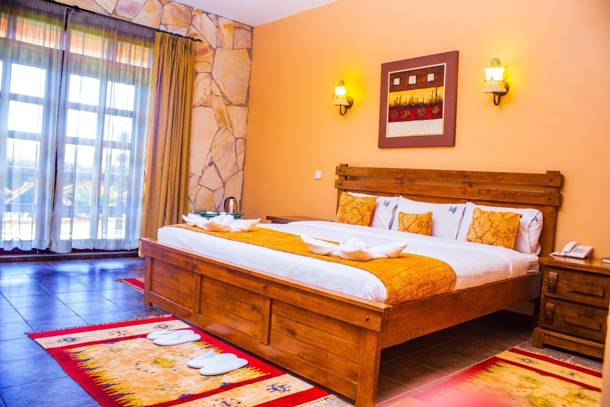 Mountains Of The Moon Hotel Fort Portal Buitenkant foto