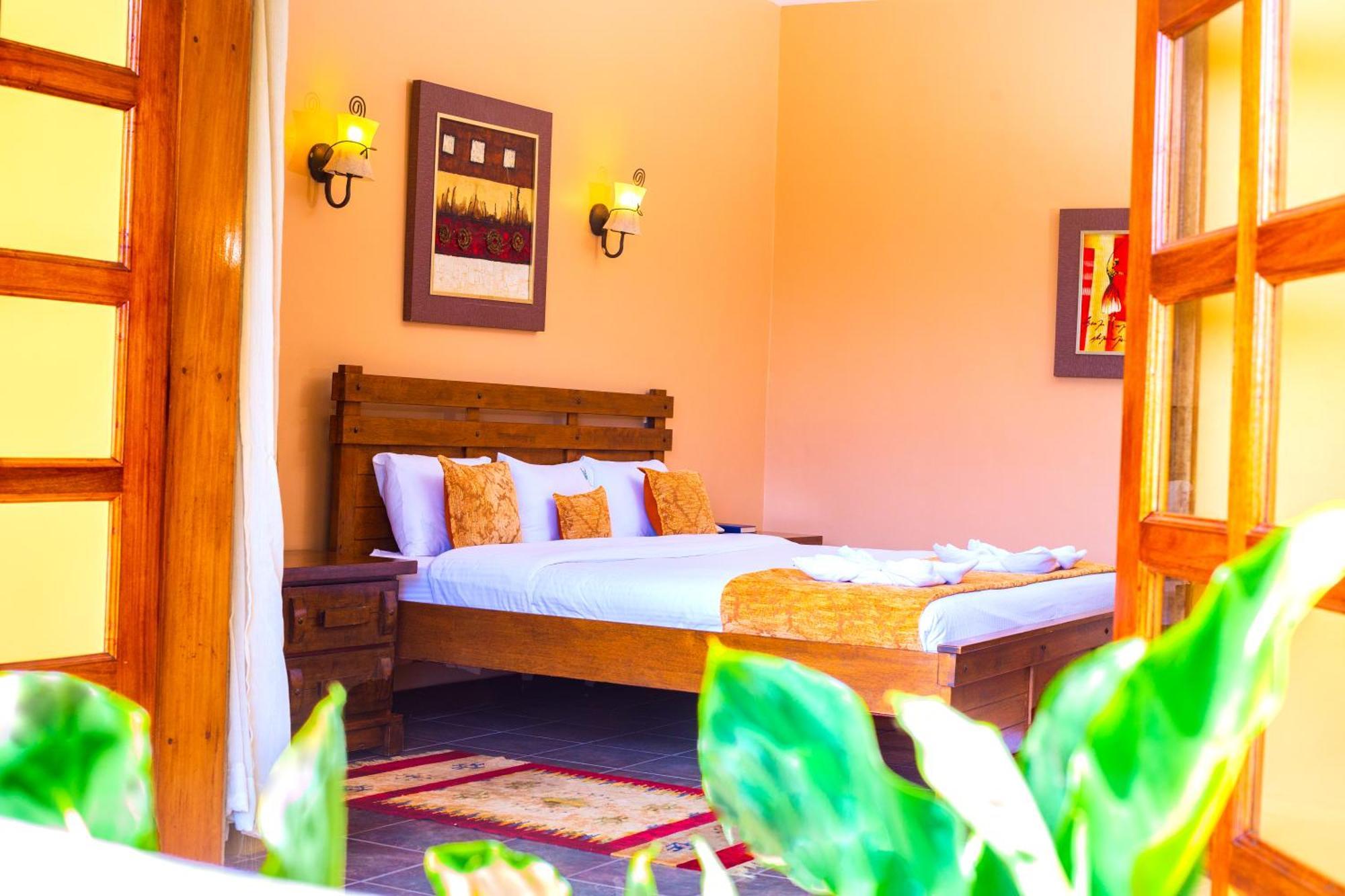 Mountains Of The Moon Hotel Fort Portal Buitenkant foto