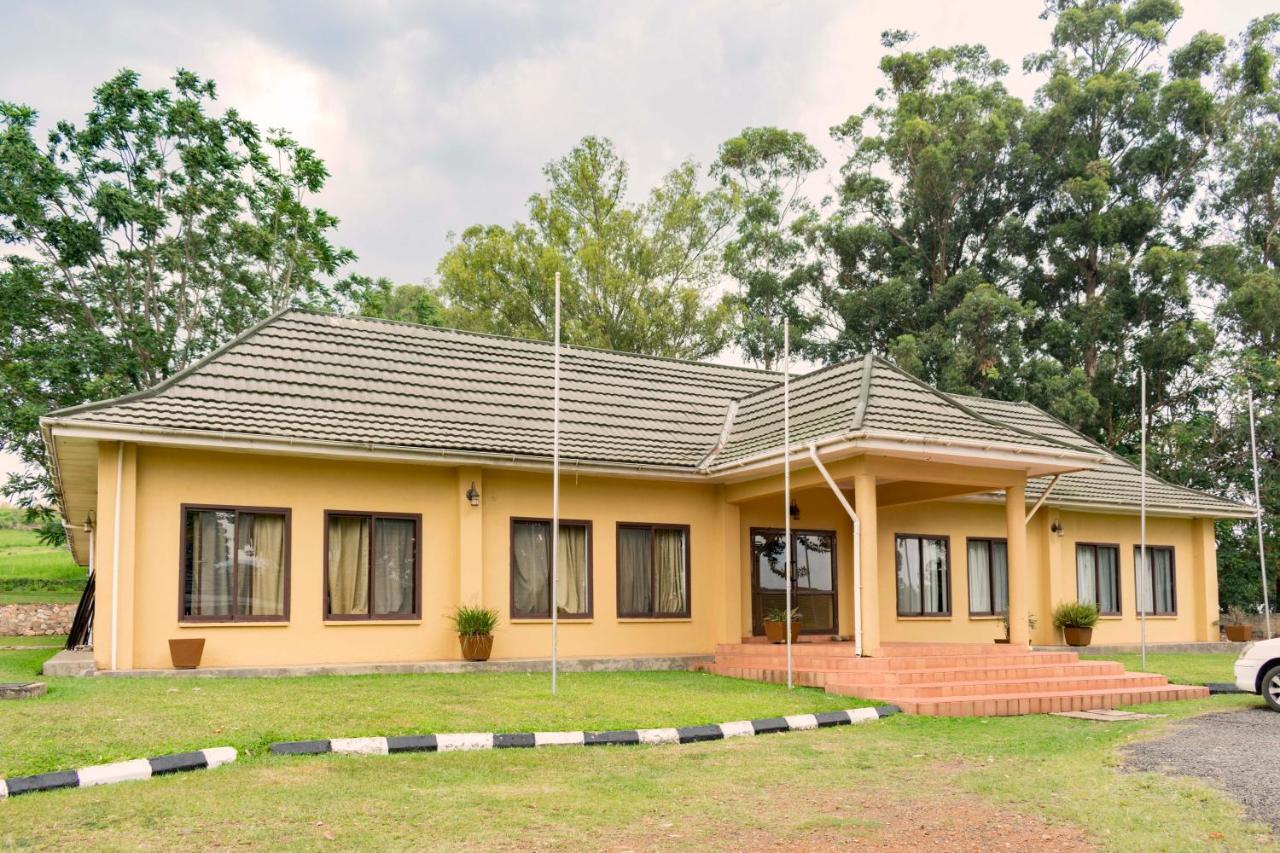 Mountains Of The Moon Hotel Fort Portal Buitenkant foto