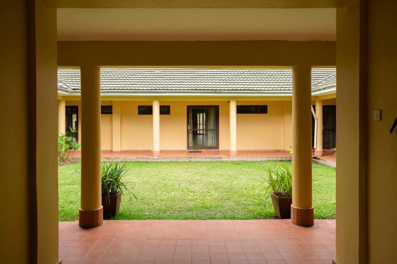 Mountains Of The Moon Hotel Fort Portal Buitenkant foto