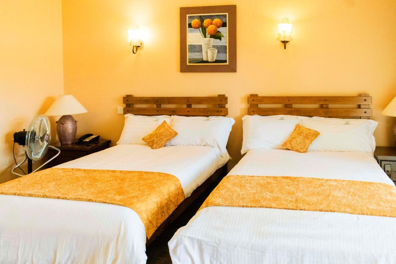 Mountains Of The Moon Hotel Fort Portal Buitenkant foto
